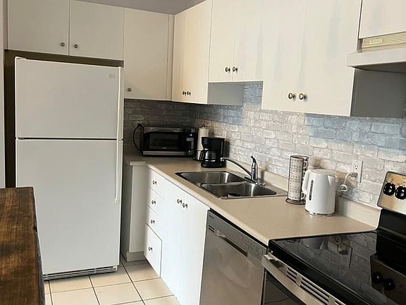 3rd image of 700 King St W Unit 519