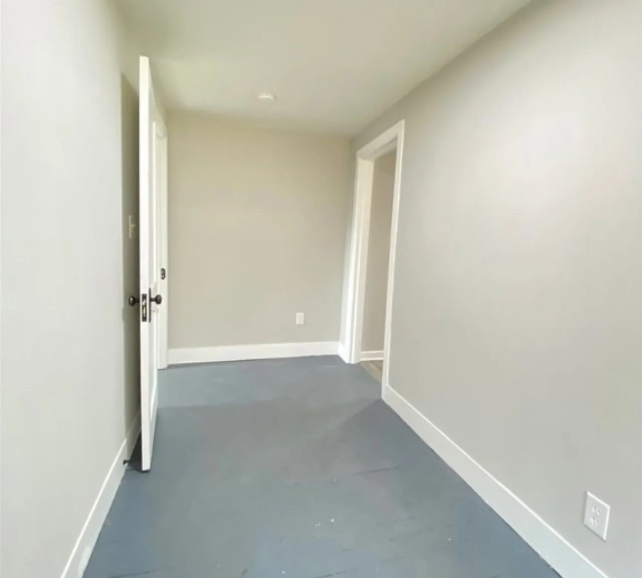 Studio, 650 sqft, $990 — Photo 3