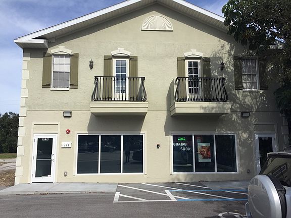 3rd image of 925 Tamiami Trl S