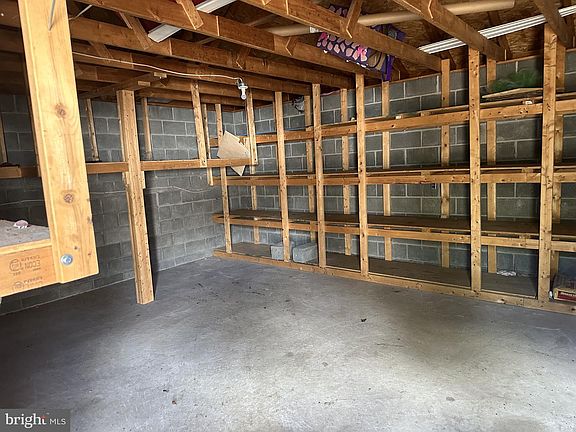 5th image of 21420 Burke Hill Rd