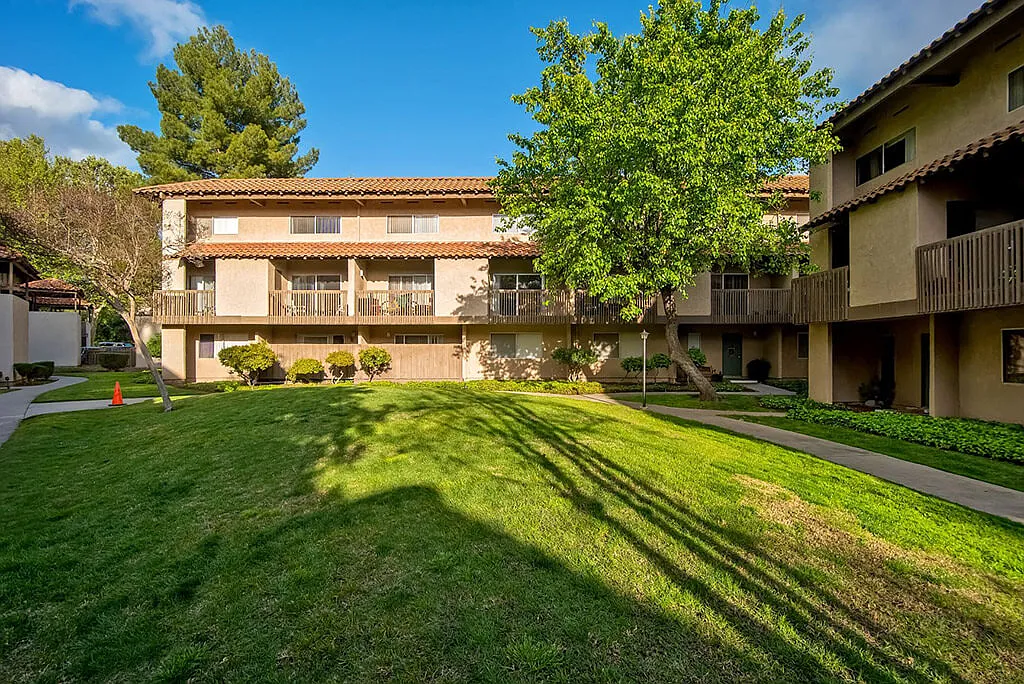 Wilbur Oaks Apartments — Photo 2