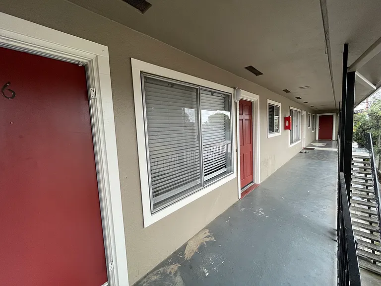 219 Jackson Ave — Photo 5