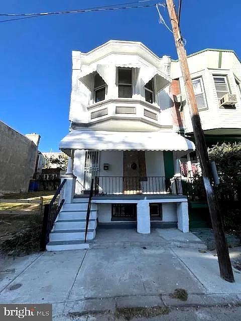 2437 W Toronto St photo 1