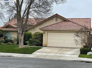 1861 Riverside Way, Los Banos, CA 93635