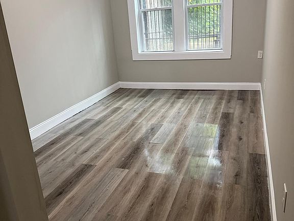 5th image of 487 15th Ave Floor 1