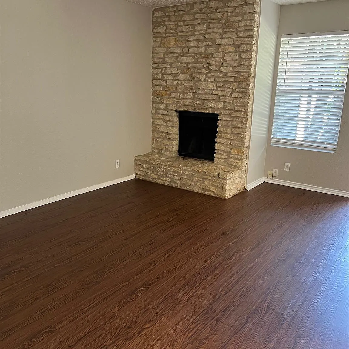 2 bed, 1.0 bath, 780 sqft, $950 — Photo 3