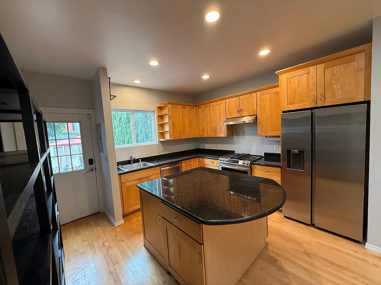 5529 Beaudry St — Photo 2