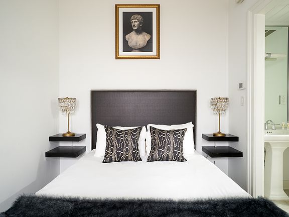 4th image of 508 Chartres St #103