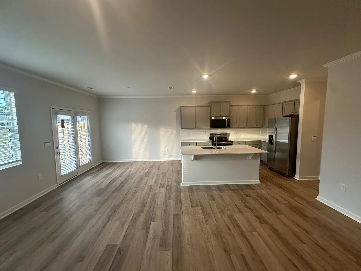 3 bed, 2.5 bath, 1857 sqft, $2,150 — Photo 4