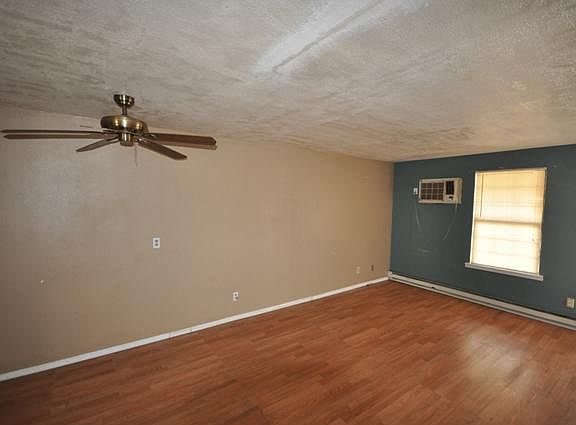 4th image of 2416 Alder St APT A