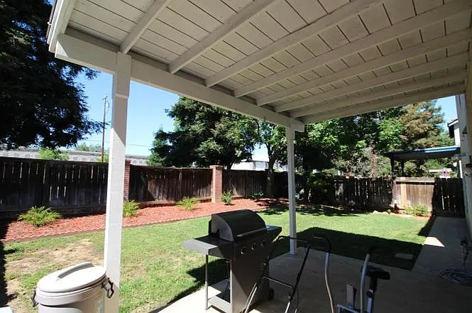 1408 E Salem Ave — Photo 32