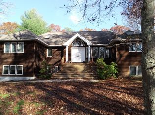 9 Hildreth Rd, Hampton Bays, NY 11946