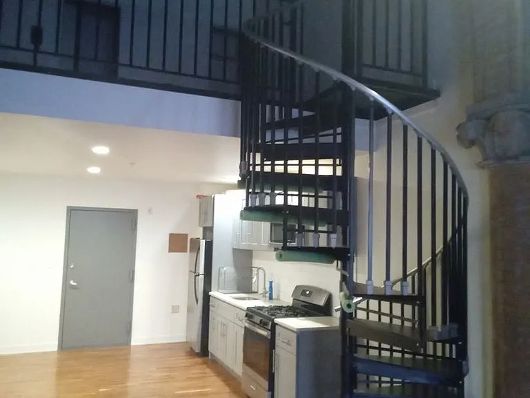 4700 Kingsessing Ave — Photo 11