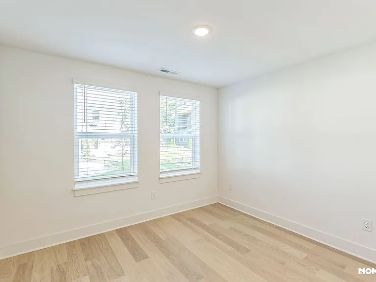 550 Markham St #10 — Photo 26
