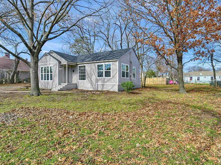 1313 E Lamar St — Photo 3