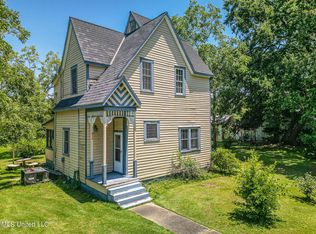 1103 Calhoun Ave, Ocean Springs, MS 39564