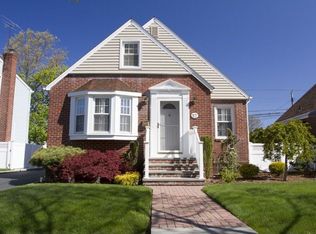 57 Nugent St, New Hyde Park, NY