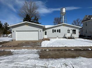612 Fulton St, Grand Mound, IA 52751