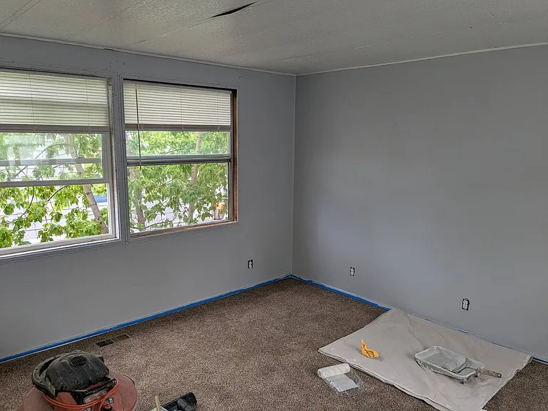 711 Birch Ln — Photo 2