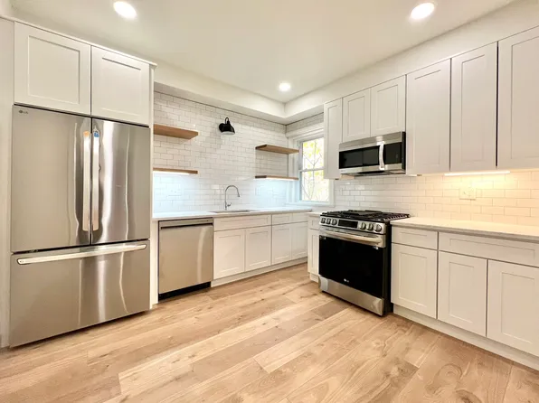 6 Parkway Rd APT 2, Brookline, MA 02445