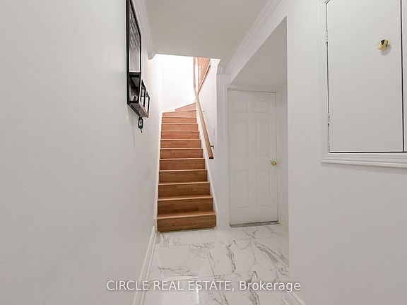 5th image of 20 Spadina Rd Unit 20