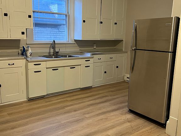 4th image of 1444 Woodland Ave NW