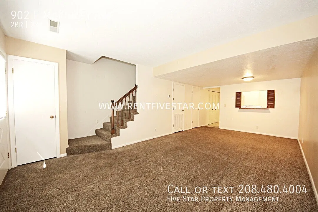 Spacious McKinley Townhome Available! — Photo 2