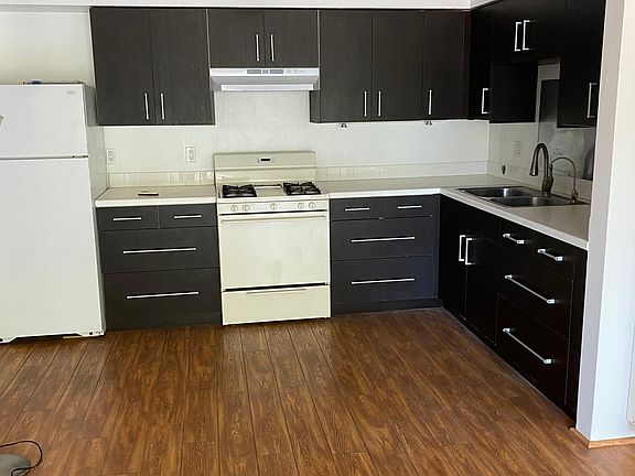 3rd image of 500 Jackson Pl Unit 202