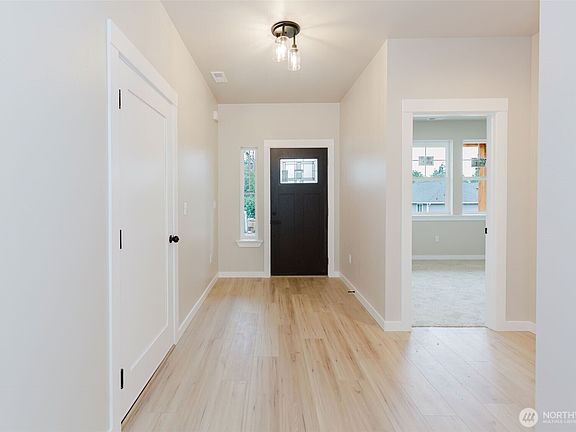 3rd image of 7590 E Idaho Street