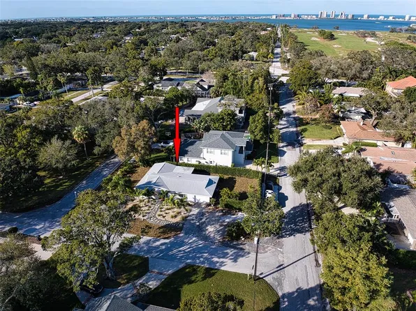 1000 Varona St, Belleair, FL 33756