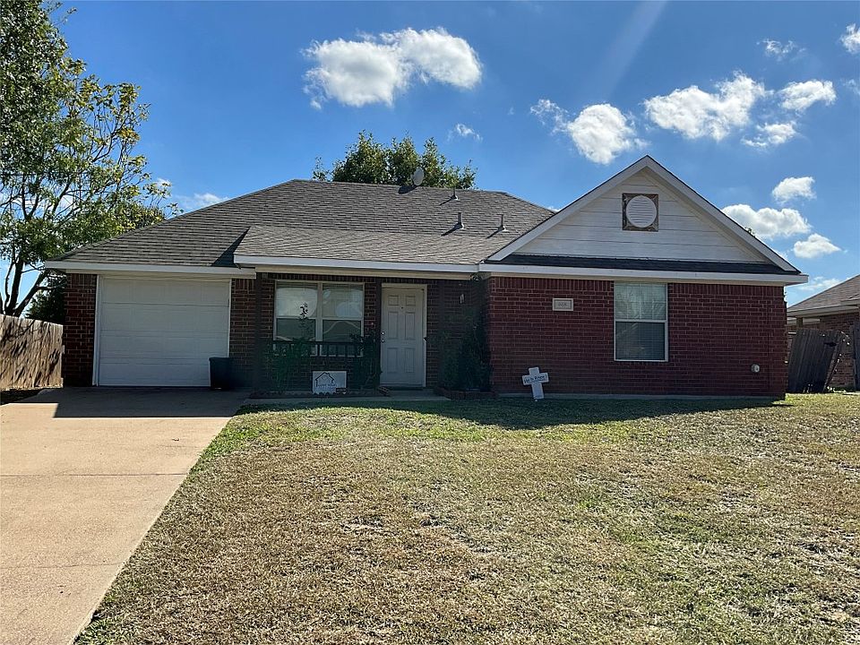1st image of 618 Oliver Ln
