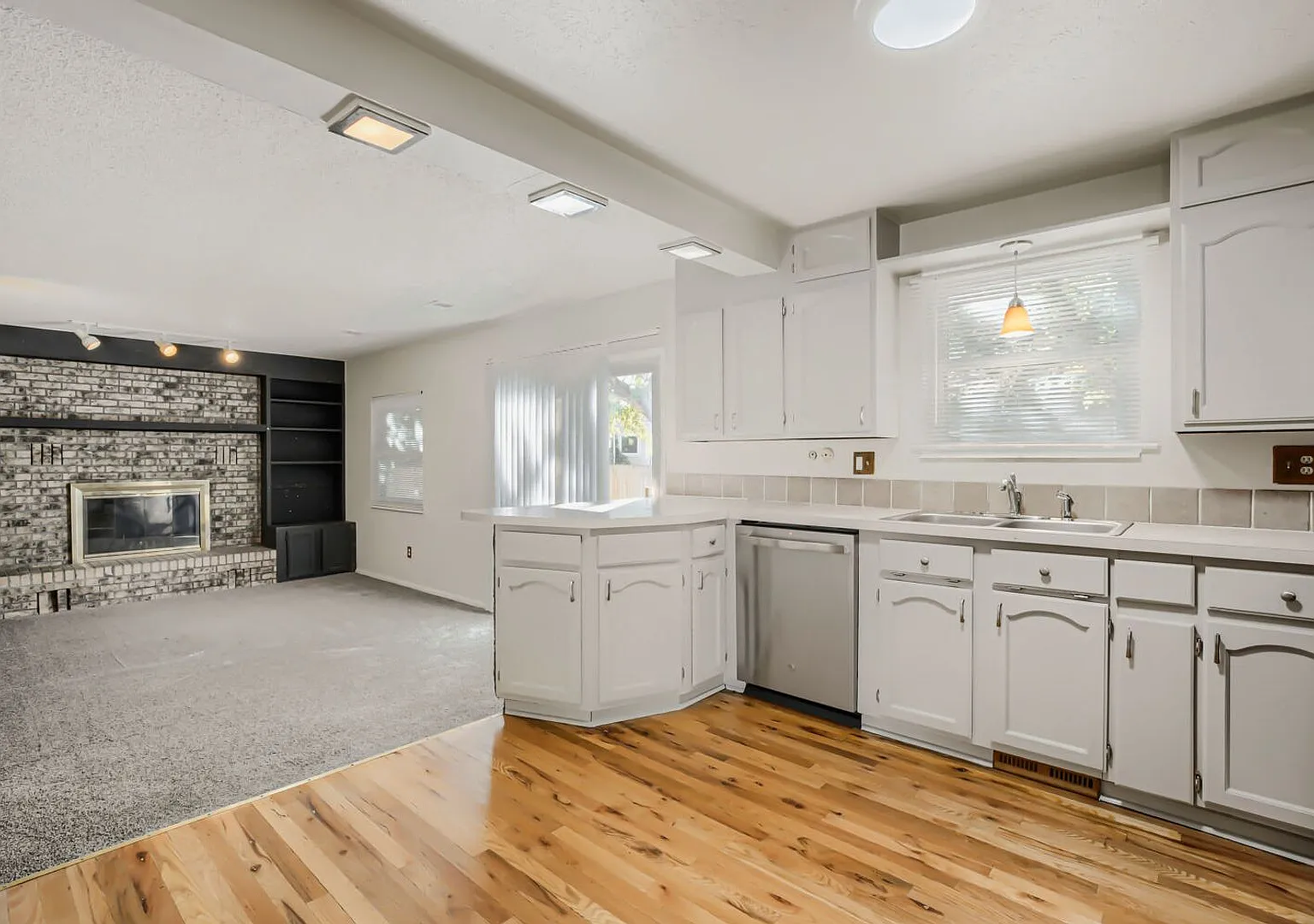 Spacious 3 Bed/2.5 Bath Home With Large Backyard And Privacy, 2-Car Garage, New Paint & New Appli... — Photo 2