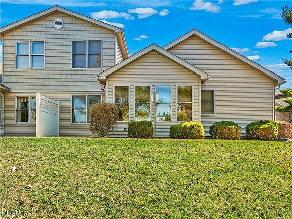 5th image of 227 Pinehurst Dr