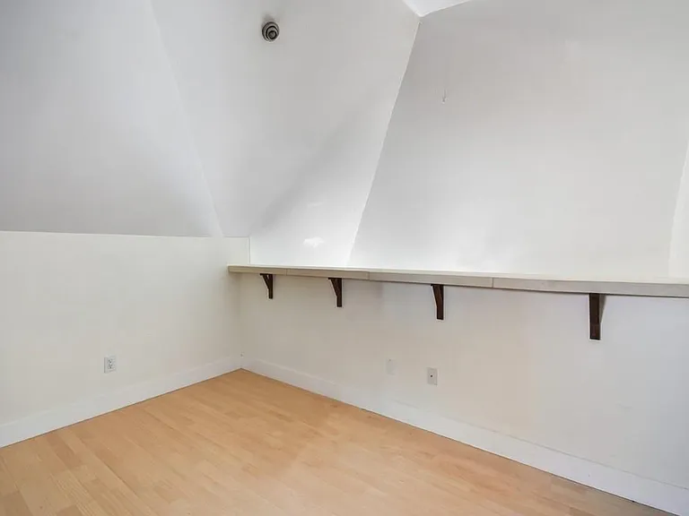 706 W 22nd St #306 — Photo 7