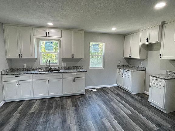 3rd image of 1609 S 52nd Ter