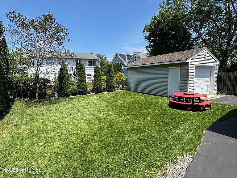 203 Princeton Ave — Photo 17