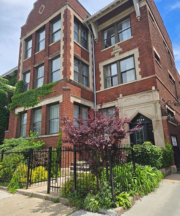 1st image of 5017 S Drexel Blvd #301