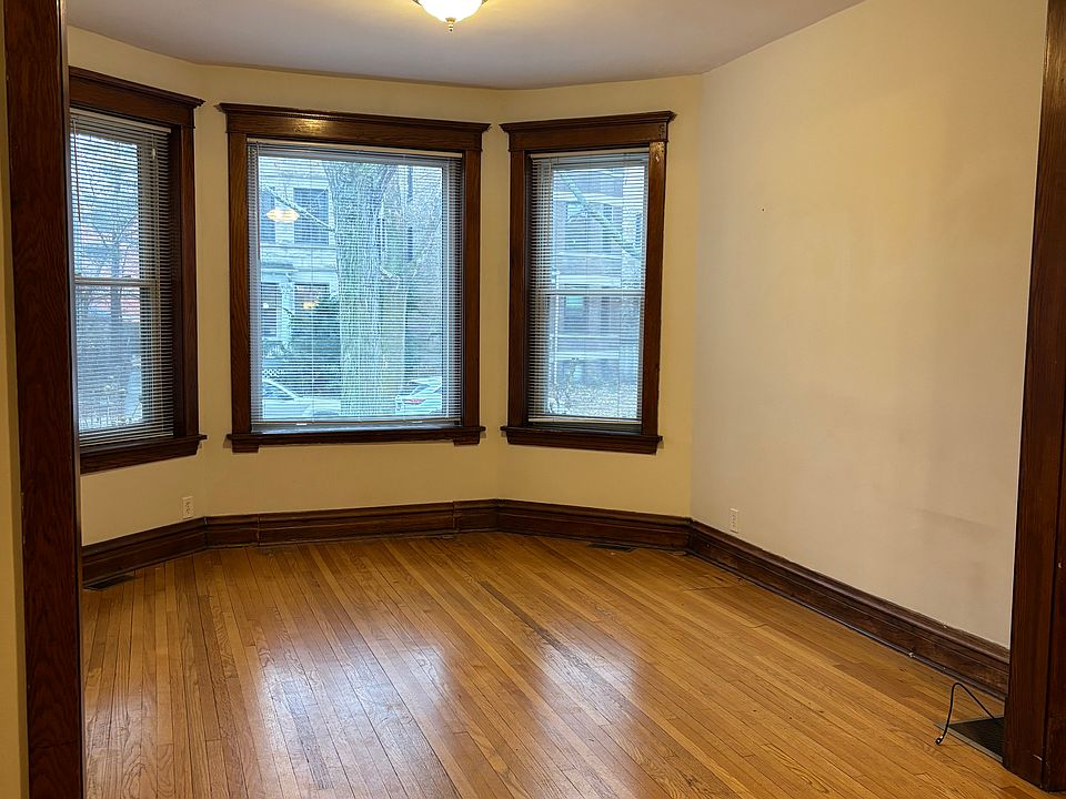 1st image of 3652 N Janssen Ave APT 1F