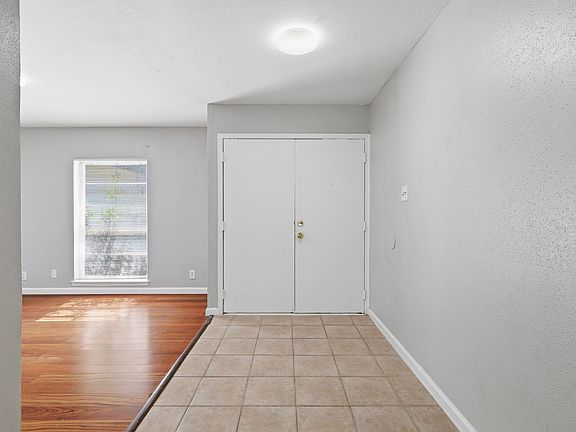 2nd image of 11403 Spring Crest St