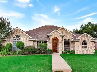 1217 Holly Hill Dr, Grand Prairie, TX 75052
