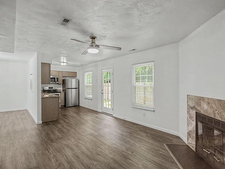 4327 Lacy Cove Ln — Photo 5