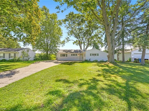 34297 W Point Dr, North Ridgeville, OH 44039