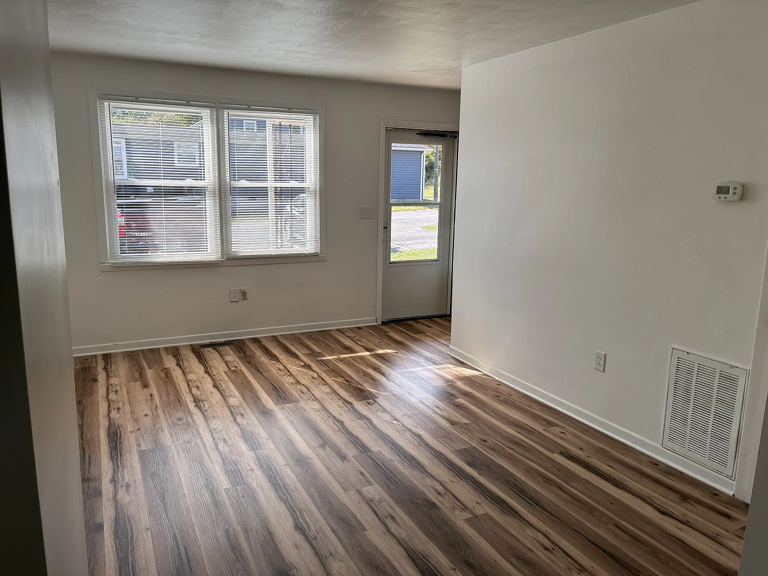 2 bed, 900 sqft, $1,250 — Photo 1