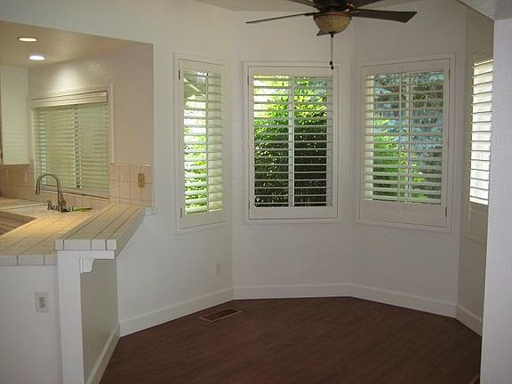 eat-in kitchen nook