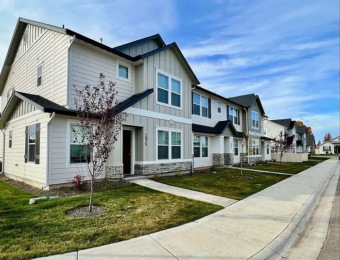 1080 E Martello Ln — Photo 15