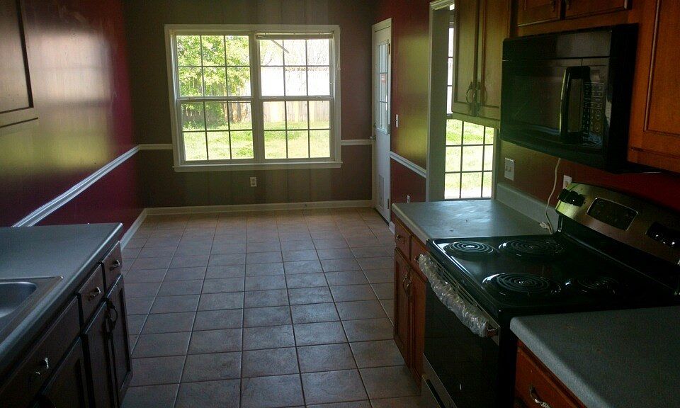 2nd image of 903 Pleasant Plains Cv