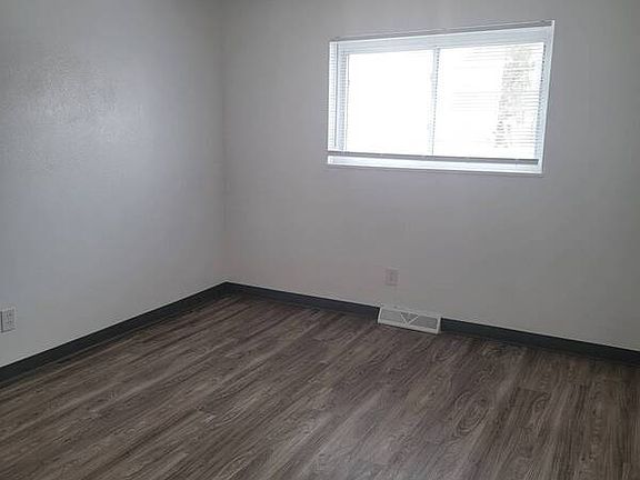 5th image of 300 21st Ave