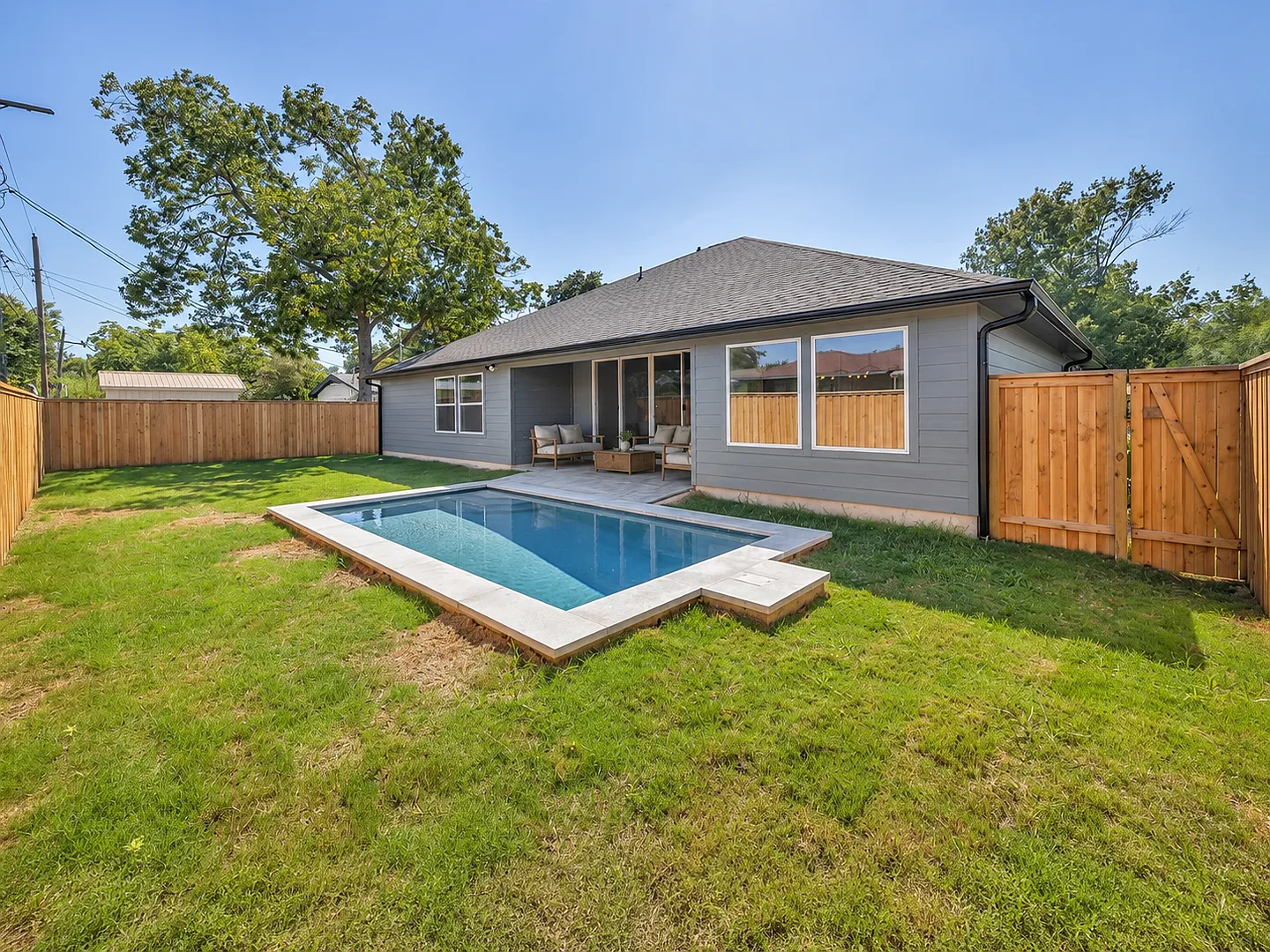 Central Austin: Modern 4-Bedroom Home with Private Pool, Office & Luxury Finishes — Photo 4