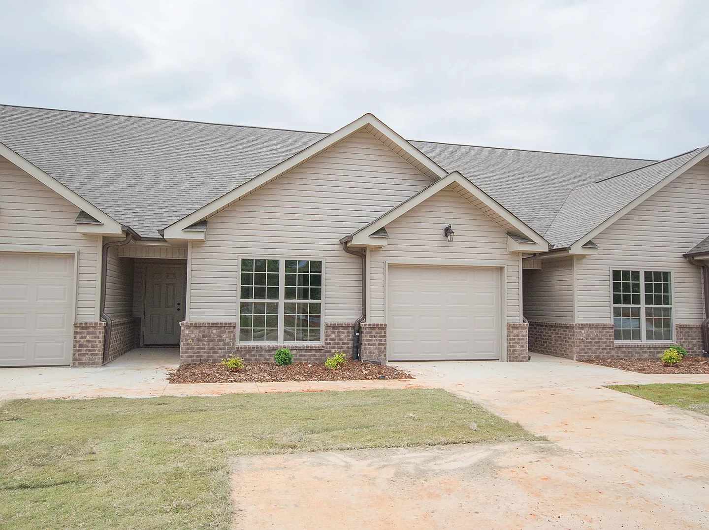 Beautiful 2 bedroom townhouse! — Photo 4