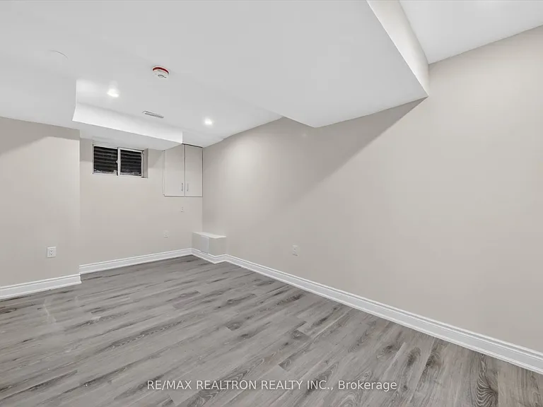 20 Ivy Green Cres — Photo 11